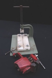 BENCHTABLE TOP CLAMPS