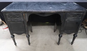 VINTAGE  ANTIQUE DRESSING TABLE.