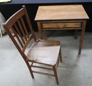 SMALL SIDE TABLE   CHAIR
