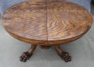 STUNNING CLAW FOOT TABLE