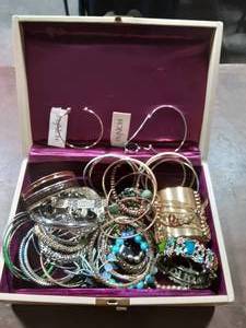 Vintage Jewelry Box Full Of Bracelets 10x7x3