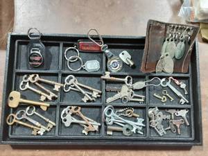 Collection Of Old Keys & Fobs