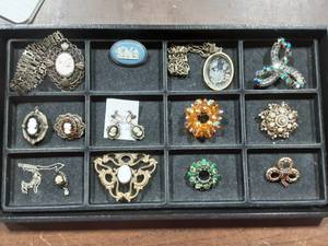 Lot Of Vintage Cameos & Pendants, Rhinestone Brooches (Wedgwood, Florenza & Others)