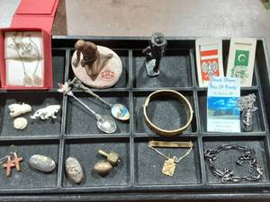Souvenirs & Collectibles