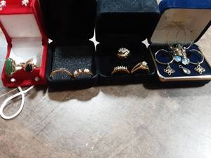 7-Rings & 2-Pair Of Hoop Earrings