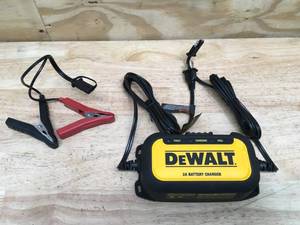 lot 51 image: DeWalt 612 Volt 2A Battery ChargerMaintainer Model # DXAEC2