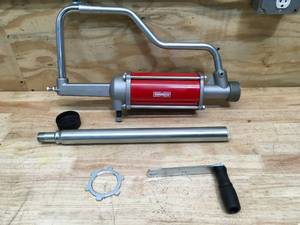 lot 55 image: Roughneck Quart Stroke Lube Pump Model # 83553