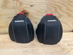 lot 148 image: HUSKY Fabric Cap Foam Non-Marring Knee Pads