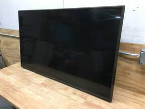 lot 60 image: 49 LG Television Model # 49LV570H