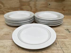 lot 152 image: Lot of 13 - Dinner Plates