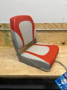 lot 138 image: BASS PRO SHOPS Tournament Pro Lo-Back Boat Seat
