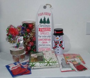 NEW Christmas Decor Accents.
