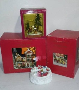 St. Nicholas Village Pieces (2)