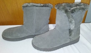Fleece lined Slip on Boots.