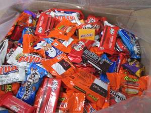 lot 26 image: 15 lbs Assorted Candy in date...