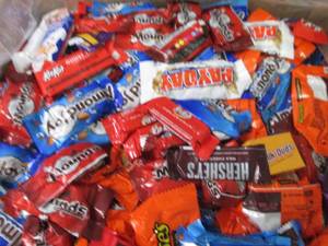 lot 28 image: 15 lbs Assorted Candy in date...