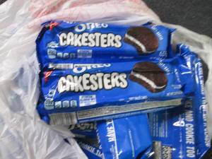 lot 93 image: 12- 3.03 oz Oreo Cakesters...