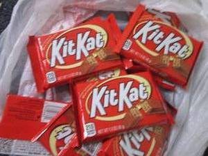 lot 105 image: 12- 1.5 oz KitKats...