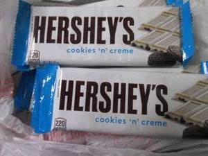 lot 109 image: 12 Hersheys Cookies n Crme Bar...