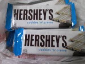 lot 110 image: 12 Hersheys Cookies n Crme Bar...