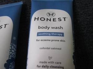 lot 150 image: 6- 8 oz Honest Soothing Therapy Bod...