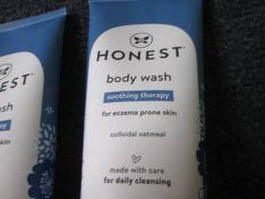 lot 153 image: 6- 8 oz Honest Soothing Therapy Bod...