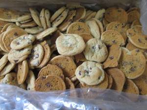 lot 194 image: BB 8 lb FROZEN Roundy Mini Milk Cho...