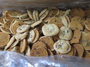 lot 195 image: BB 8 lb FROZEN Roundy Mini Milk Cho...