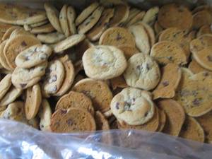 lot 196 image: BB 8 lb FROZEN Roundy Mini Milk Cho...