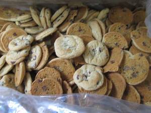 lot 198 image: BB 8 lb FROZEN Roundy Mini Milk Cho...