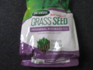 lot 230 image: Scotts Turf Builder Grass Seed Pere...