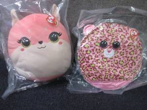 lot 347 image: 2 Ty Squish Beanies...