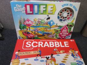 lot 389 image: Game of Life Game, Scrabble...