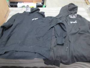 lot 413 image: 1 Medium, 1 Small Gym Wolf Unisex B...
