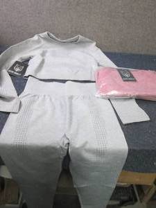 lot 435 image: 2 Medium Gym Wolf Yoga Sets...