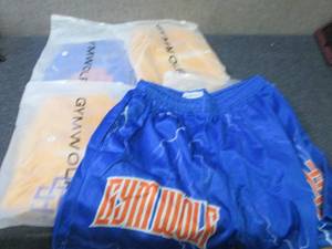 lot 440 image: 5 Pair Mens Small Gym Wolf Athleti...