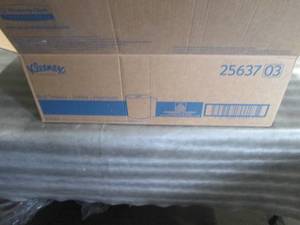 lot 508 image: Kleenex Hard Roll Paper Towels (2...