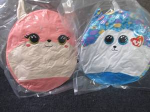 lot 349 image: 2 Ty Squish Beanies...