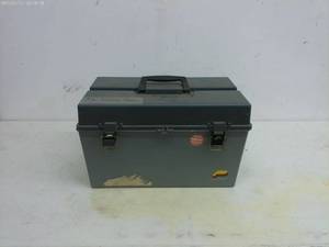 lot 32 image: Fishing Lure Tackle Box with Musky & Northern Pike Lures - 29 Pieces