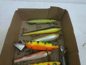lot 106 image: Assortment of Fishing Lures - 12 Total