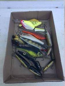 lot 170 image: Group of 15 Fishing Lures - Mixed Designs and Colors