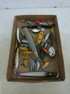 lot 174 image: Assortment of Vintage Fishing Lures - Multi-Color Collection