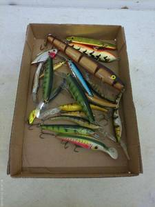 lot 175 image: Assortment of Fishing Lures - Set of 15