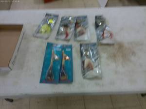 lot 187 image: Assortment of Fishing Lures - 7 Pieces Including Billy Tin & Musky Roller
