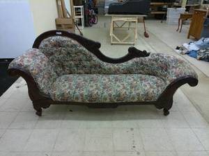 lot 406 image: Vintage Floral Upholstered Chaise Lounge - Floral Pattern