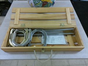 lot 437 image: Eddie Bauer Horseshoe Set in Wooden Box