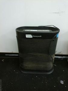 lot 441 image: Honeywell Air Purifier with Allergen and Germ Control