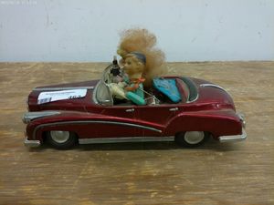 lot 463 image: Vintage Wind-Up Toy Convertible Car with Two Dolls
