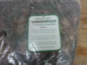 lot 548 image: Field Lite Underbrush 3-D Leaf Camouflage Suit in Size III