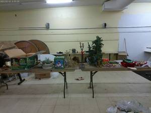lot 293 image: Assortment of Holiday Decor